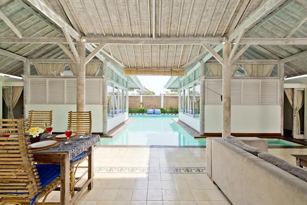 Villa Laksmana Hideaway 2 - Surrounded By Water- 2Bd Villa With Fantastic Pool! Seminyak